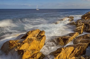 Kayalar, Costa Brava resimden uzun pozlama ile kıyı