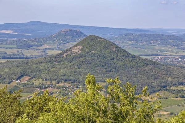 A táj a vulkánok, Magyarországon, a Balaton közelében — Stock Fotó