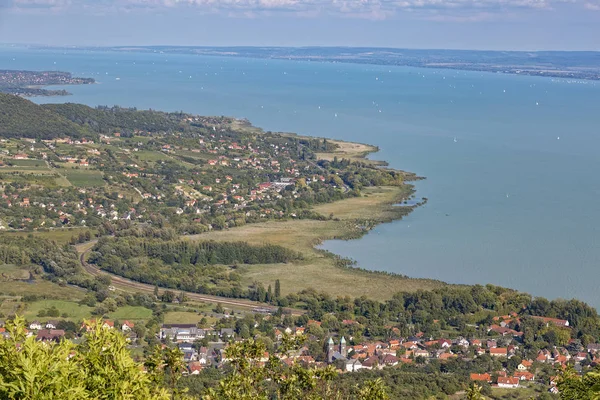 Balaton Gölü Macaristan üzerinden manzara