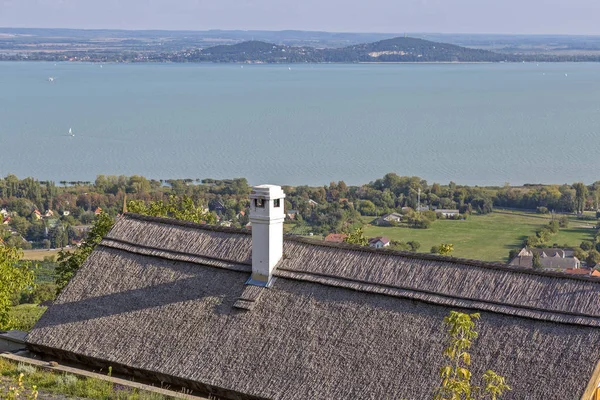 Macaristan'da Balaton Gölü üzerinden manzara