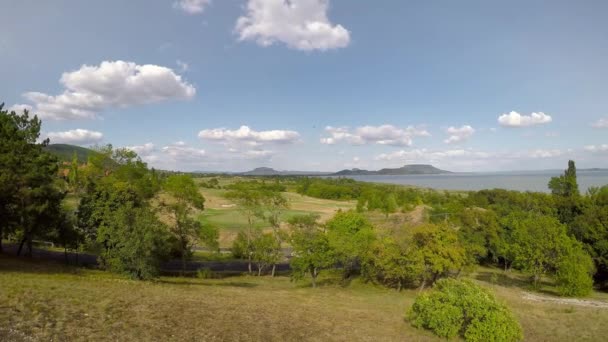 Landschap van het Balatonmeer Hongarije — Stockvideo