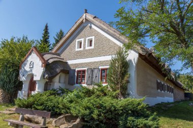 Geleneksel evlere Macaristan'dan yakınındaki Balaton Gölü, köy Salfold, 29. Ağustos 2017