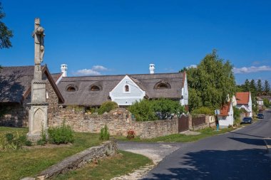 Geleneksel evlere Macaristan'dan yakınındaki Balaton Gölü, köy Salfold, 29. Ağustos 2017