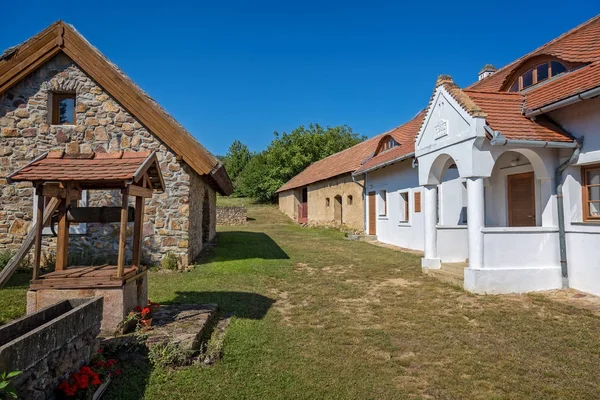Traditionelle Häuser aus Ungarn, in der Nähe des Plattensees, Dorf salfold, 29. August 2017 — Stockfoto