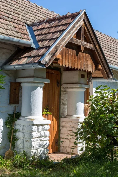 Traditional entrance from Hungary, near lake Balaton, village Salfold — Stock Photo, Image