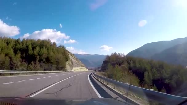 Rijden op een landweg — Stockvideo