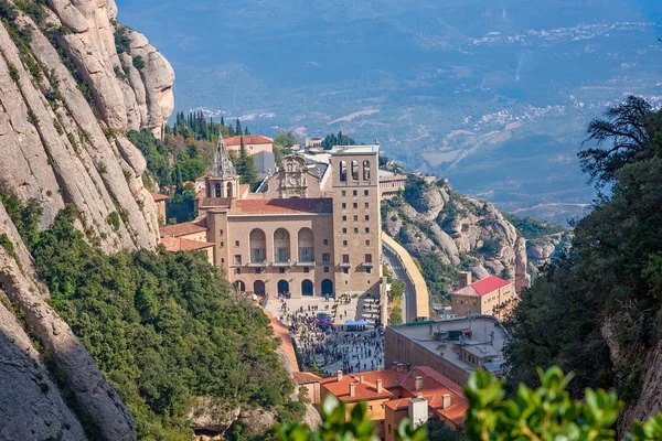 有名なカタルーニャのスペインのモンセラート修道院の眺め — ストック写真