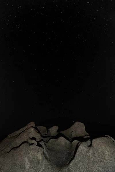 Нічна сцена з каменів і зірки в Коста-Брава, Каталонія, Іспанія — стокове фото