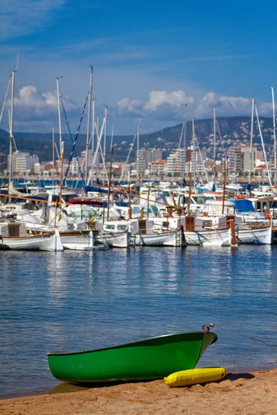 Barcos típicos españoles en el puerto de Palamos — Foto de Stock