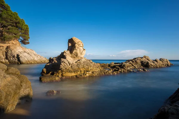 Приємні подробиці іспанського узбережжя Коста-Брава, у — стокове фото