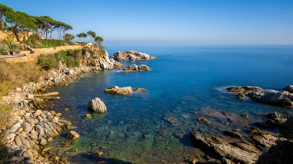 Bonito detalle de la costa española en la Costa Brava, Playa de Aro — Foto de Stock