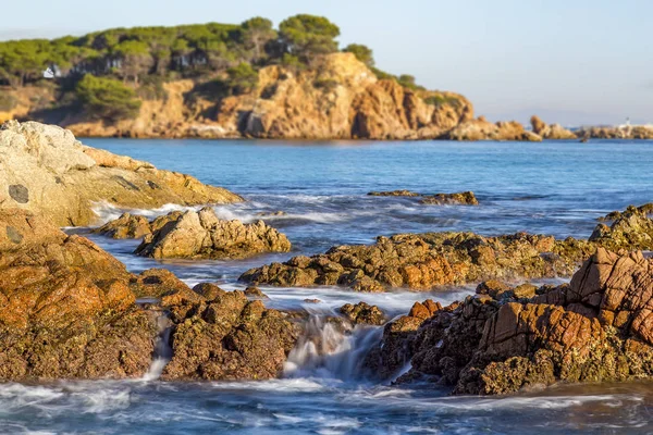 Schöne Landschaft der spanischen Küste an der Costa Brava, playa de a — Stockfoto