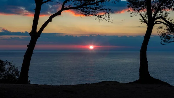 Paisagem agradável do nascer do sol da costa espanhola em Costa Brava — Fotografia de Stock
