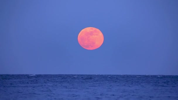 Super lune au-dessus de l'océan en Espagne, 31. janvier 2018 