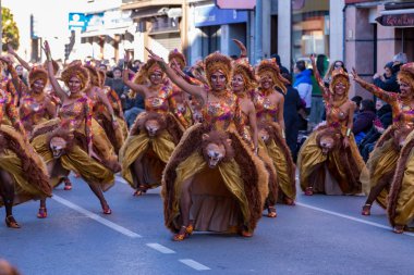 Palamos, İspanya - 10 Şubat 2018, geleneksel karnaval geçit küçük bir kasaba Palamos, Katalonya, İspanya .