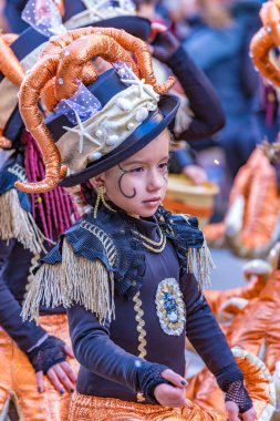 Palamos, İspanya - 10 Şubat 2018, geleneksel karnaval geçit küçük bir kasaba Palamos, Katalonya, İspanya .