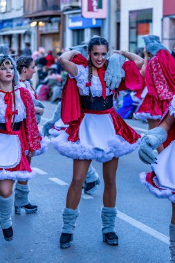 Palamos, İspanya - 10 Şubat 2018, geleneksel karnaval geçit küçük bir kasaba Palamos, Katalonya, İspanya .