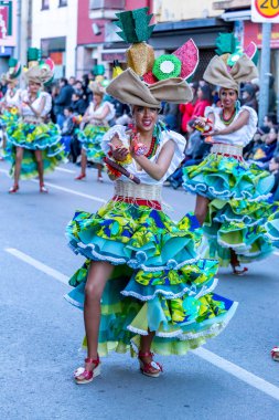 Palamos, İspanya - 10 Şubat 2018, geleneksel karnaval geçit küçük bir kasaba Palamos, Katalonya, İspanya .