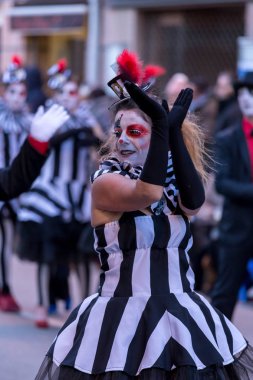 Palamos, İspanya - 10 Şubat 2018, geleneksel karnaval geçit küçük bir kasaba Palamos, Katalonya, İspanya .