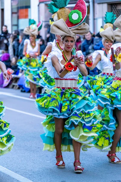 Palamos, Spanyolország - február 10-én 2018-ban hagyományos karneváli felvonulás egy kisvárosban Palamos, Katalónia, Spanyolország . — Stock Fotó