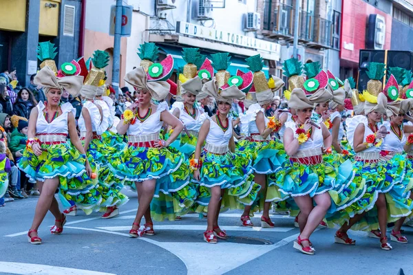 Palamos, spanien - 10. februar 2018, traditioneller karnevalsumzug in einer kleinen stadt palamos, katalonien, spanien . — Stockfoto