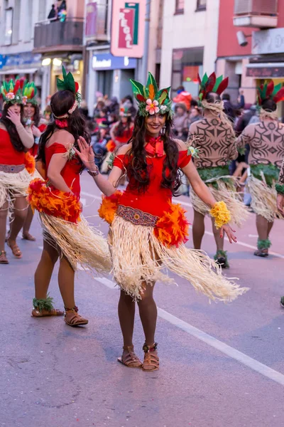 Palamos, Spanje - februari 10, 2018, traditionele carnaval parade in een klein stadje Palamos, in Catalonië, in Spanje . — Stockfoto