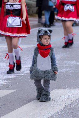 Palamos, İspanya - 11 Şubat 2018, geleneksel karnaval geçit küçük bir kasaba Palamos, Katalonya, İspanya .