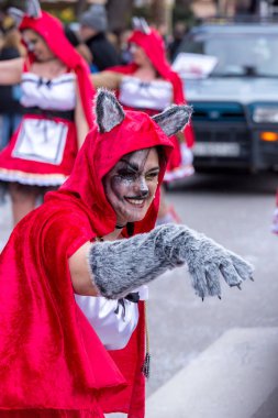 Palamos, İspanya - 11 Şubat 2018, geleneksel karnaval geçit küçük bir kasaba Palamos, Katalonya, İspanya .