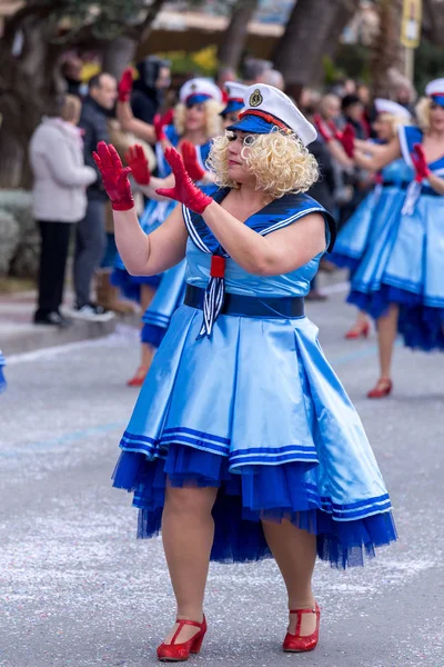 Palamos, Espanha - 11 de fevereiro de 2018, Desfile tradicional de carnaval em uma pequena cidade Palamos, na Catalunha, na Espanha  . — Fotografia de Stock