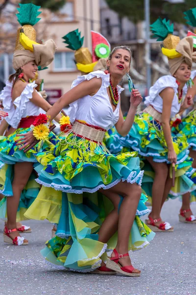 西班牙帕拉莫斯-2018年2月11日, 在西班牙加泰罗尼亚的一个小镇帕拉莫斯的传统狂欢节游行 . — 图库照片