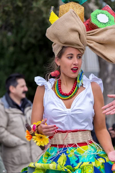 Palamos, spanien - 11. Februar 2018, traditioneller karnevalsumzug in einer kleinen stadt palamos, in katalonien, in spanien . — Stockfoto