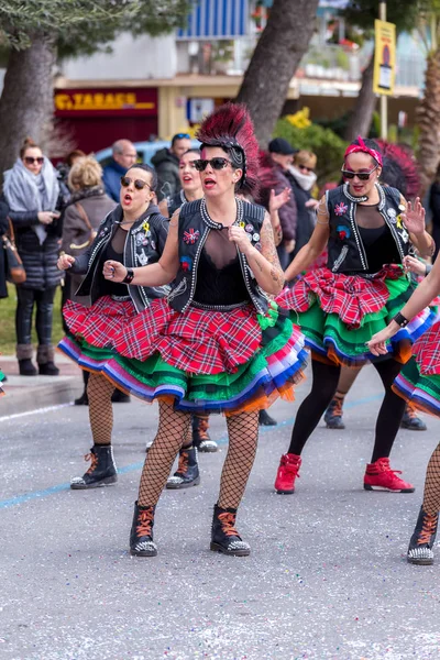 Palamos, Spanyolország - február 11-én 2018-ban hagyományos karneváli felvonulás egy kisvárosban Palamos, Katalónia, Spanyolország . — Stock Fotó