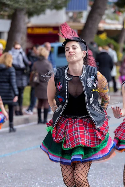 Palamos, spanien - 11. Februar 2018, traditioneller karnevalsumzug in einer kleinen stadt palamos, in katalonien, in spanien . — Stockfoto