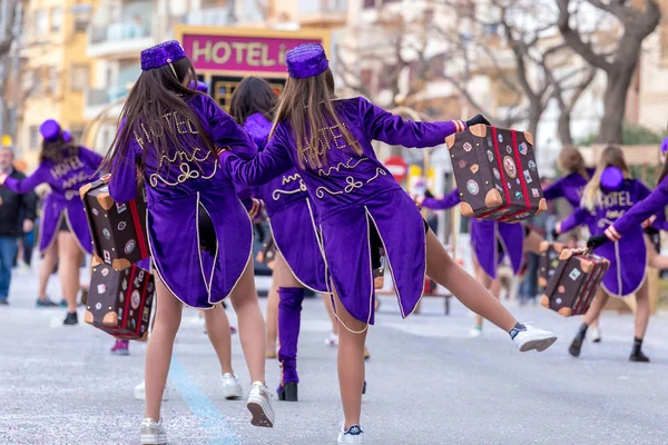 Palamos, İspanya - 11 Şubat 2018, geleneksel karnaval geçit küçük bir kasaba Palamos, Katalonya, İspanya . — Stok fotoğraf