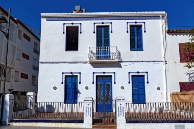Tipik ev küçük bir köyde Calella de Palafrugell (Costa Brava, İspanya)
