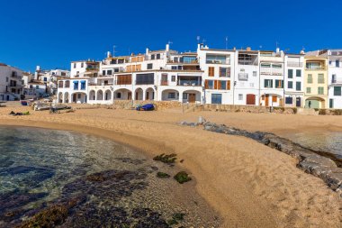 Calella de Palafrugell köyü (Costa Brava, İspanya) kışın