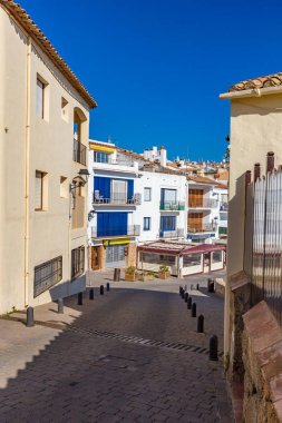 Tipik sokak detay küçük bir köyde Calella de Palafrugell (Costa Brava, İspanya)