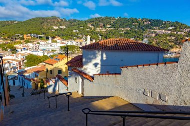 Tipik sokak ayrıntılı olarak bir küçük tatil köyü Llafranc (Costa Brava, İspanya)