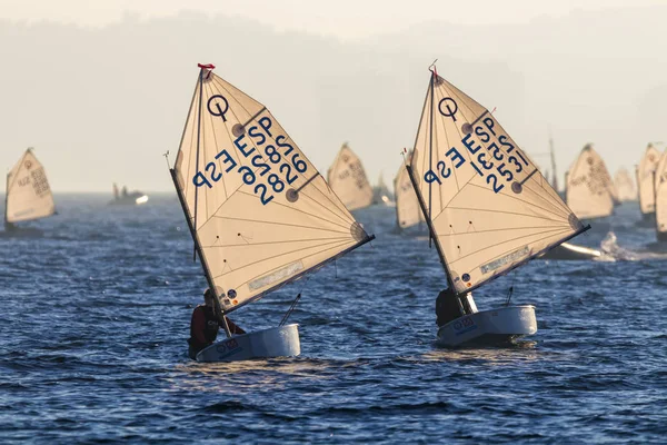 29ª TROFÍA OPTIMISTA INTERNACIONAL DE PALAMOS 2018, 13ª CUP DE LAS NACIONES, 15 feb. 2018, Ciudad Palamos, España — Foto de Stock