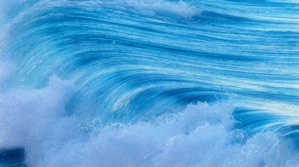 美丽的蓝色海浪在哥斯达黎加海岸在西班牙 — 图库照片