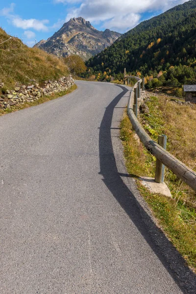 Bonito paisaje desde una montaña en el país Andorra — Foto de Stock