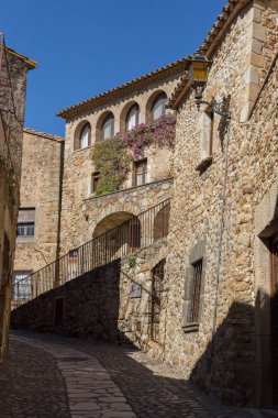 Güzel eski taş evler İspanyol eski köyünde, sarsak, Costa Brava