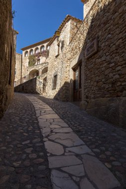 Güzel eski taş evler İspanyol eski köyünde, sarsak, Costa Brava