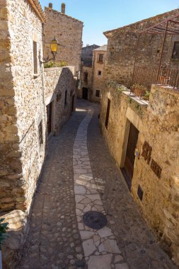 Güzel eski taş evler İspanyol eski köyünde, sarsak, Costa Brava