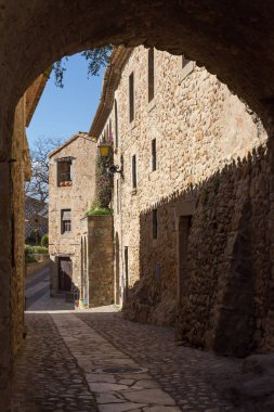 Güzel eski taş evler İspanyol eski köyünde, sarsak, Costa Brava