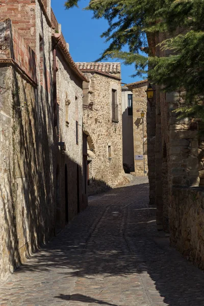 Vackra stenhus gamla i spanska gamla byn, Pals, i Costa Brava — Stockfoto