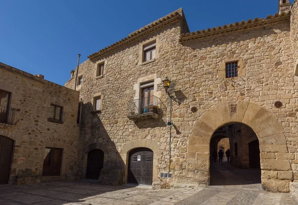 Güzel eski taş evler İspanyol eski köyünde, sarsak, Costa Brava