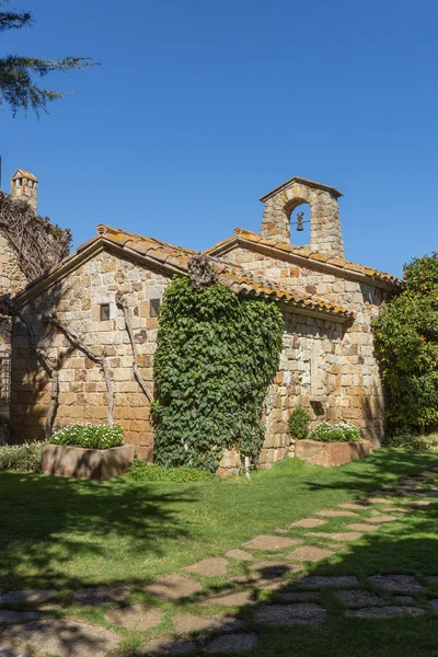 İspanyol antik köy, sarsak, Costa Brava güzel eski taş kilisede