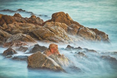 İspanya 'nın Costa Brava körfezinde güzel bir gün doğumu