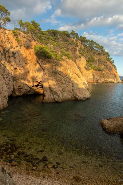 Hermoso paisaje de la costa de España, Cataluña, Costa Brava, cerca del pueblo La Fosca — Foto de Stock